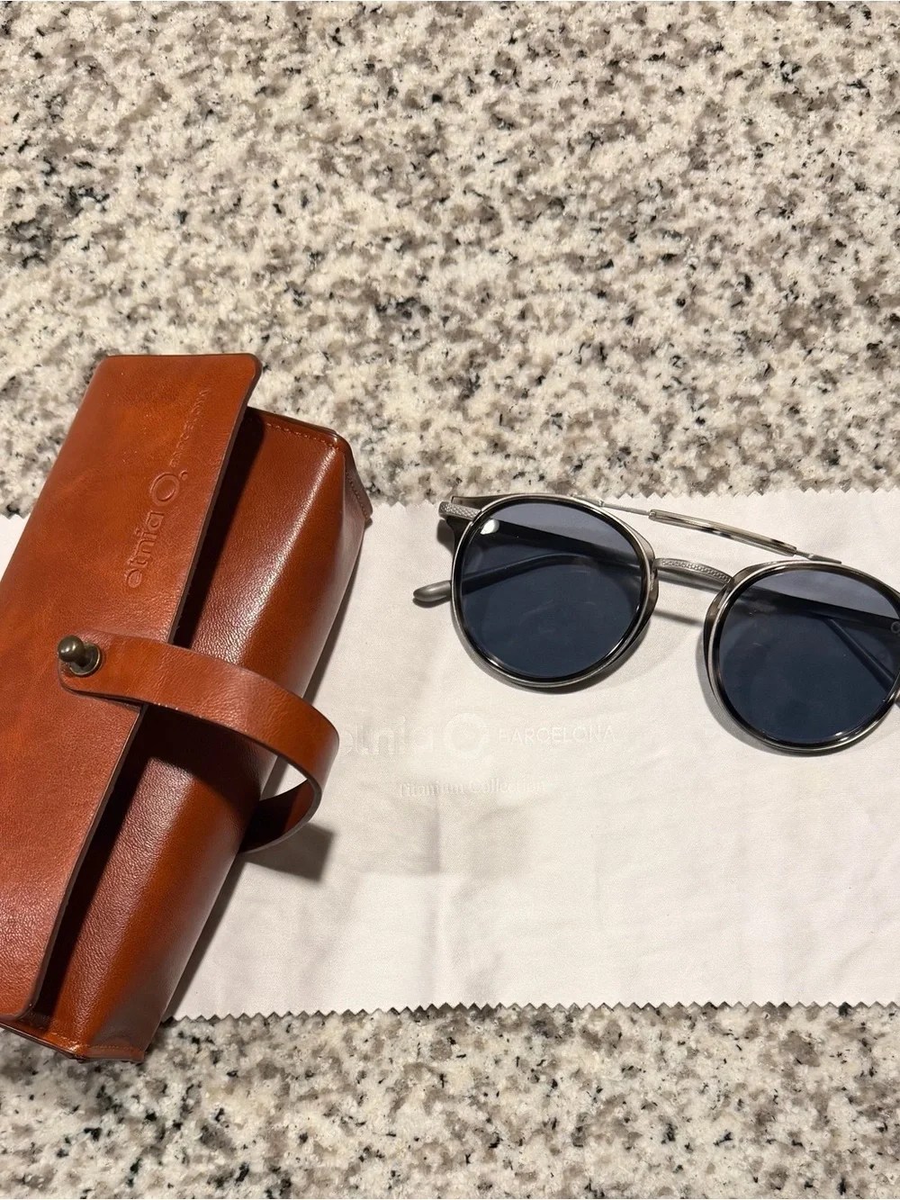 Men's Round Metal-Bridge Sunglasses in Blue Gradient